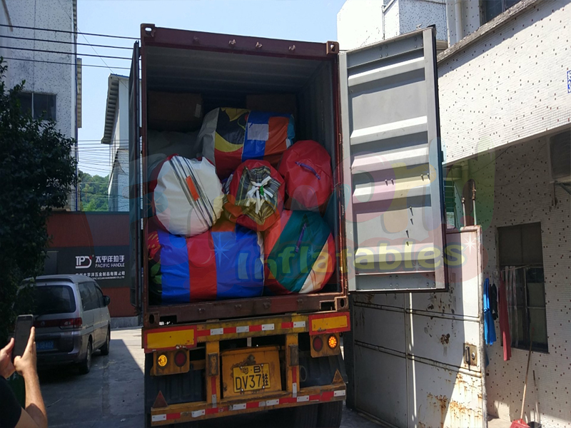 Guangzhou funworld fabricante da empresa inflável devivery bouncer inflável