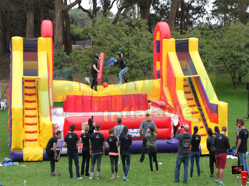 Dev şişme polemiğe binme oyun joysting ışın şişme savaş bölgesi