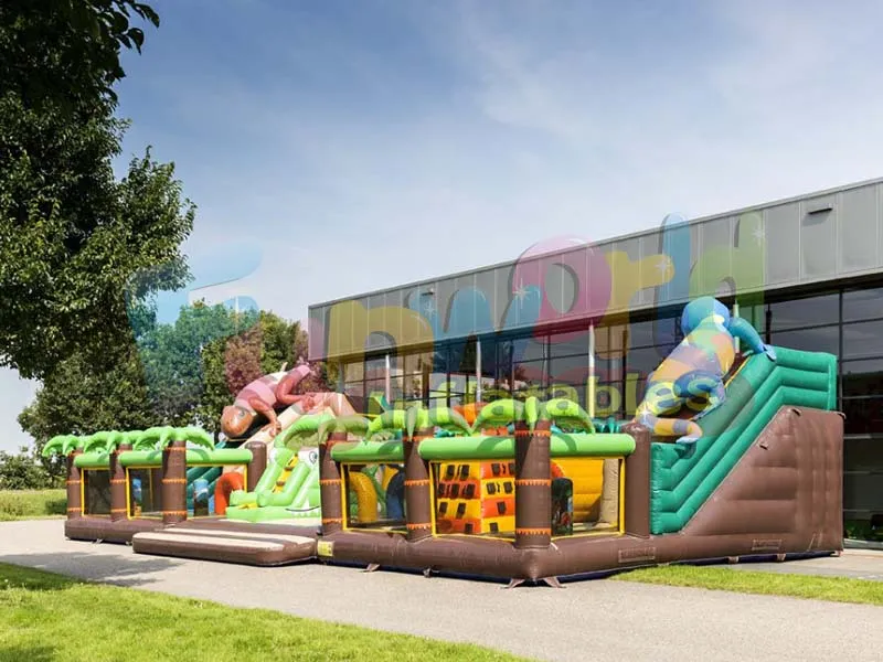 Enfants sautant château safari structure gonflable toboggan rebond de jungle