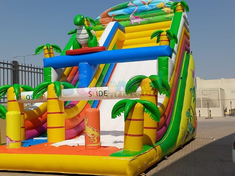 Toboggan gonflable de dino de château gonflable commercial de videur d'air géant de double voie pou