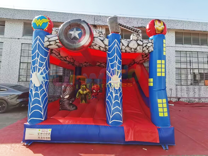 Casa gonfiabile per feste per bambini con scivolo combinato, castello gonfiabile di supereroi