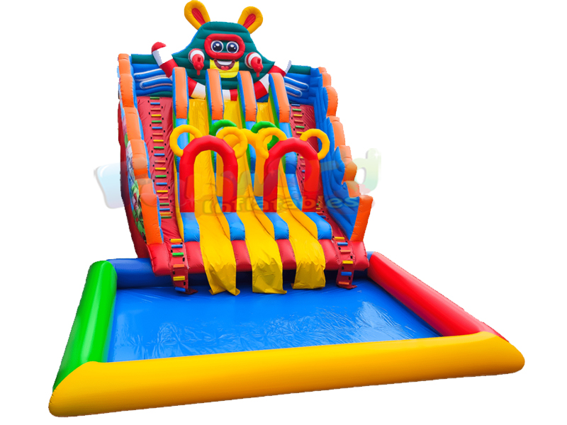 Parco acquatico gonfiabile a tripla corsia con scivolo acquatico per bambini in cortile con piscina