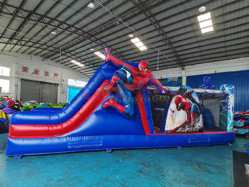 Castello gonfiabile per bambini con scivolo e percorso a ostacoli gonfiabile Spiderman