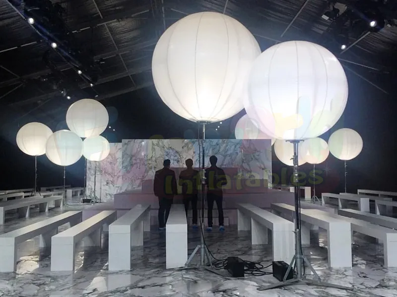 Petites décorations gonflables faites sur commande gonflables éclairant la boule jusqu'à la vente