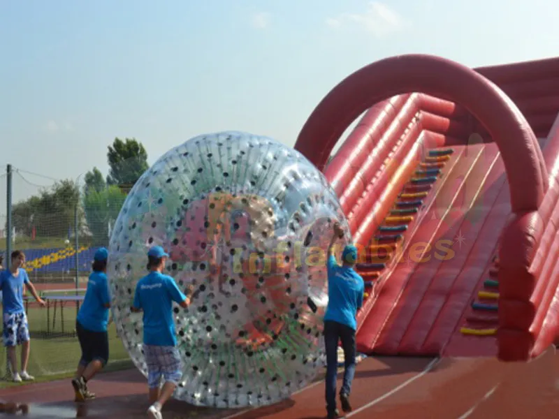 Vücut balonunu havaya uçurmak zorb dev topu eğlenmek için şişme tepeye girebilirsin